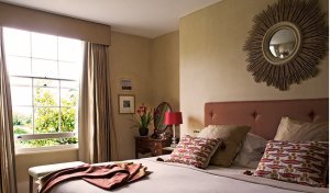 specchi a sole sopra la testata