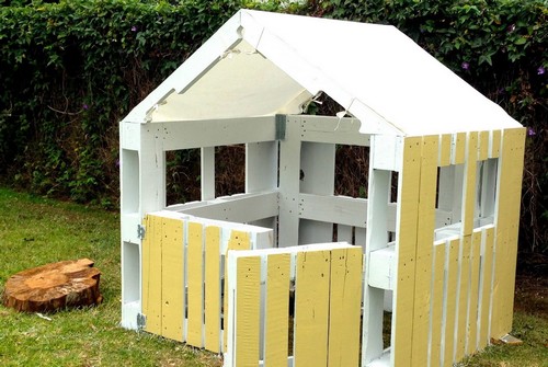 Casetta costruita con pallet