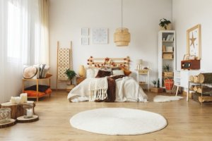 Combinazioni di colori caldi per la vostra camera da letto