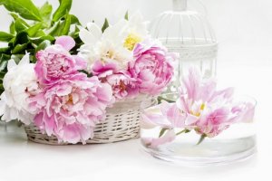 7 idee fai-da-te per decorare con i fiori