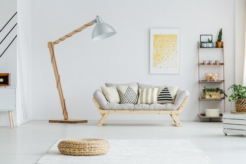 Lampada a stelo con testa pieghevole