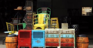 Suggerimenti per arredare con mobili colorati.