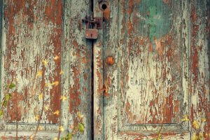 Trasformare una porta in un tavolo originale