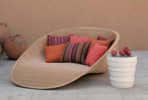 Divani da giardino: il complemento perfetto per rilassarsi con stile