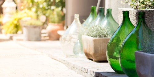 Le damigiane per decorare la vostra terrazza Le damigiane per decorare la vostra terrazza