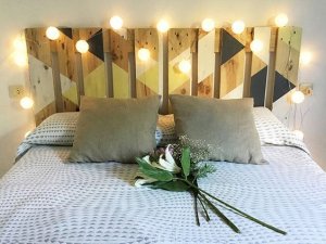 Testiera con pallet stile romantico