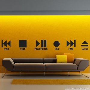 Vinile su parete gialla