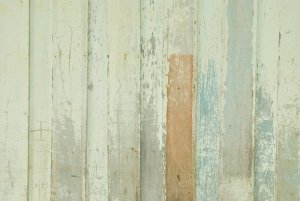 Decorare pareti e pavimenti con il legno.