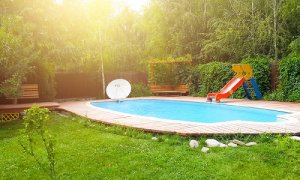 Piscina e giardino: come arredarli in modo gradevole