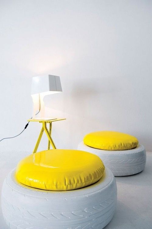 Sedie realizzate con gomme d'auto