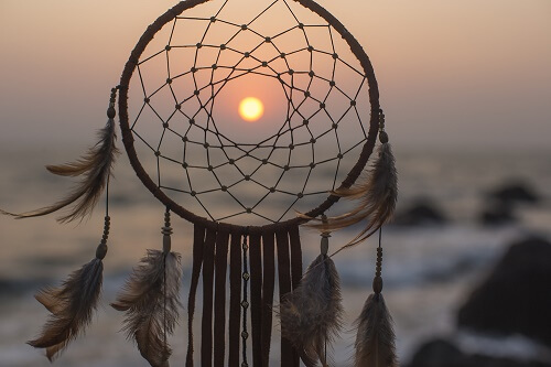 Un acchiappasogni al tramonto