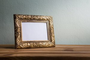 Cornici di legno vintage per il vostro salotto