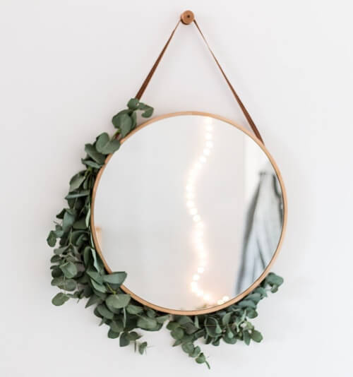 Uno specchio rotonde per sale da pranzo piccole