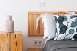 Creare un tavolo con tronchi di legno: 4 idee