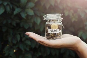 4 idee bellissime per decorare i barattoli di vetro