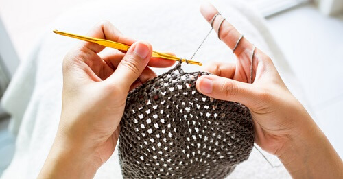 lavorare all'uncinetto