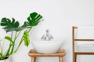 La bellezza di un bagno decorato con elementi naturali