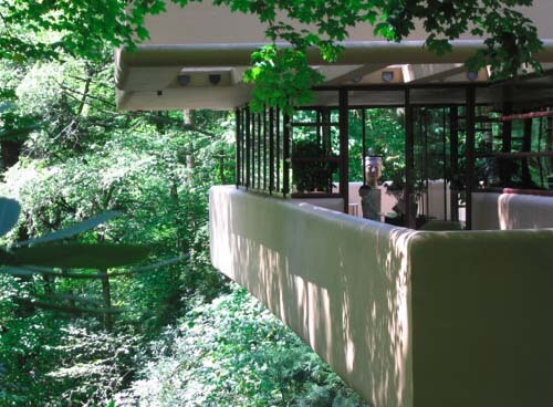 Balcone della Casa sulla cascata
