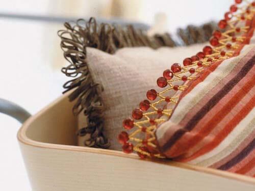 Cuscini abbelliti con passamaneria