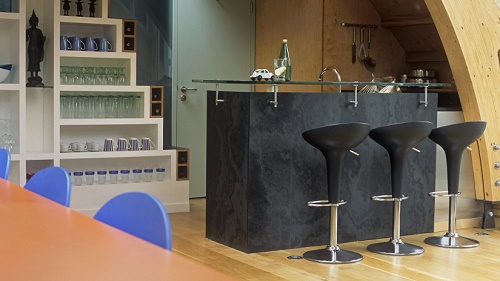 Esempio di bancone da bar per la casa con cristallo