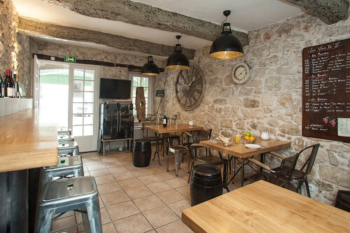 Esempio per decorare un bar in stile rustico