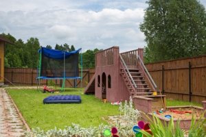 Come creare un parco giochi in giardino per bambini