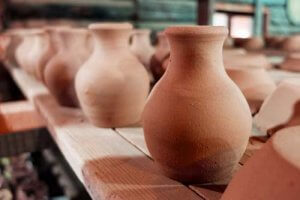 Oggetti di terracotta per decorare la casa