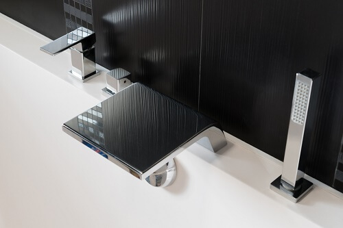 Esempio di rubinetti avanguardisti piatti