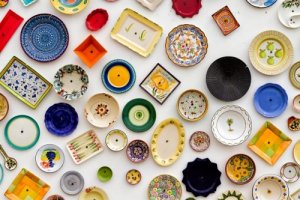 4 modi creativi per decorare le pareti con i piatti