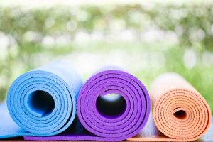 Creare uno spazio yoga nel giardino di casa