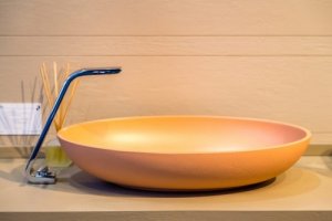 Bellissimi rubinetti avanguardisti per il bagno