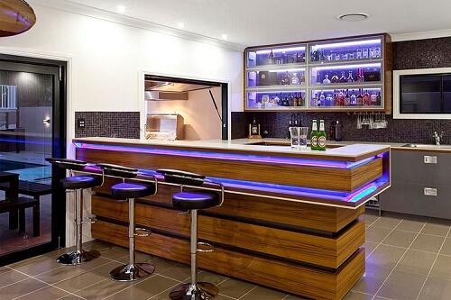 Esempio di bancone da bar dentro casa moderno