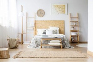 Decorare la camera da letto con il dorato