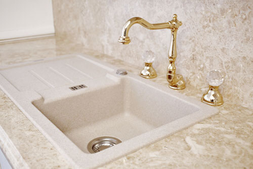 Esempio di rubinetti d'oro classici