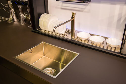 Esempio di rubinetti d'oro moderni