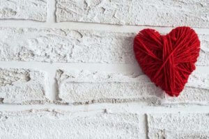 Decorare con i cuori una parete di casa