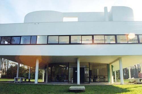 L'ingresso principale di Villa Savoye