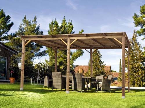 Una pergola sul prato