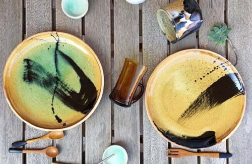 Due piatti di ceramica artigianale