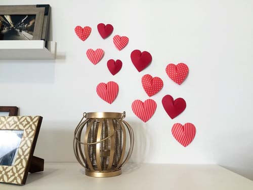 Potete decorare con i cuori una parete bianca
