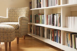 3 idee per illuminare le mensole di casa vostra