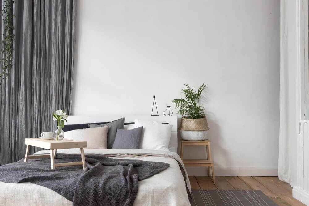 Camera da letto con dettagli grigi