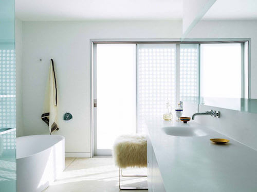 bagno con vasca e lavandino