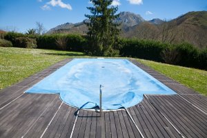5 buone ragioni per coprire la piscina