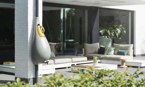 serbatoio piccolo istallato su tubo di scolo grondaia