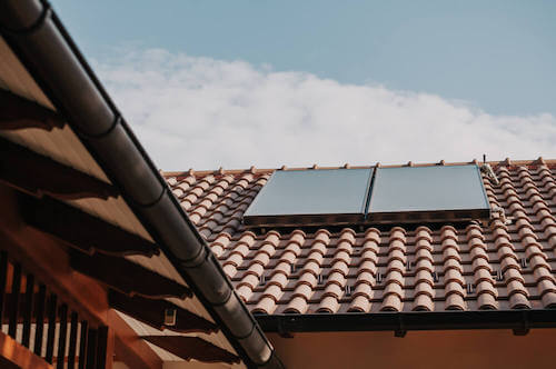 teto con tegole per impermeabilizzare la casa