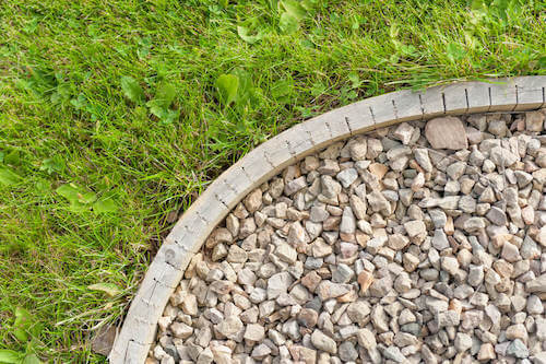 Cordoli e stradine per giardino con prato