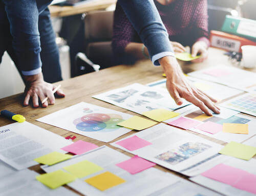 tavolo da lavoro di un professional organizer