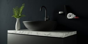 Rubinetteria nera per decorare il bagno