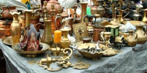 Bancarella di un mercatino per la decorazione